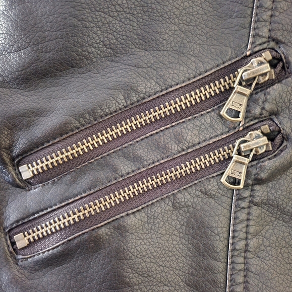 Levi's Women's Asymmetrical Sherpa Lined Faux Leather Jacket with Hood - EUC - Picture 2 of 9